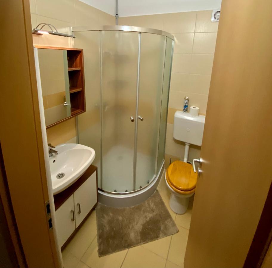 Barand Apartman Eger Extérieur photo