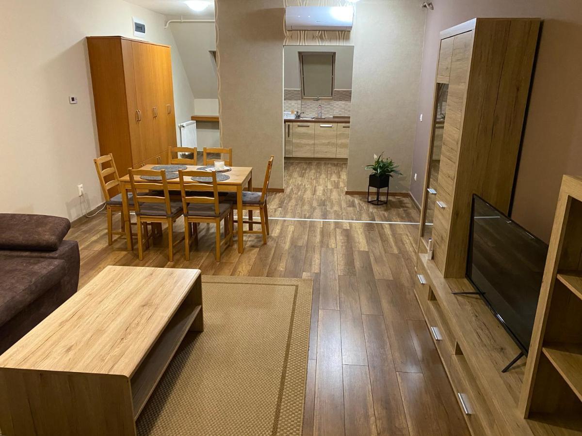 Barand Apartman Eger Extérieur photo